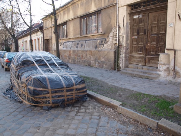 budapest-2009-04-05-041 Budapest verpacktes Auto